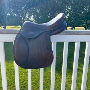 17” CWD Classic Close Contact Saddle